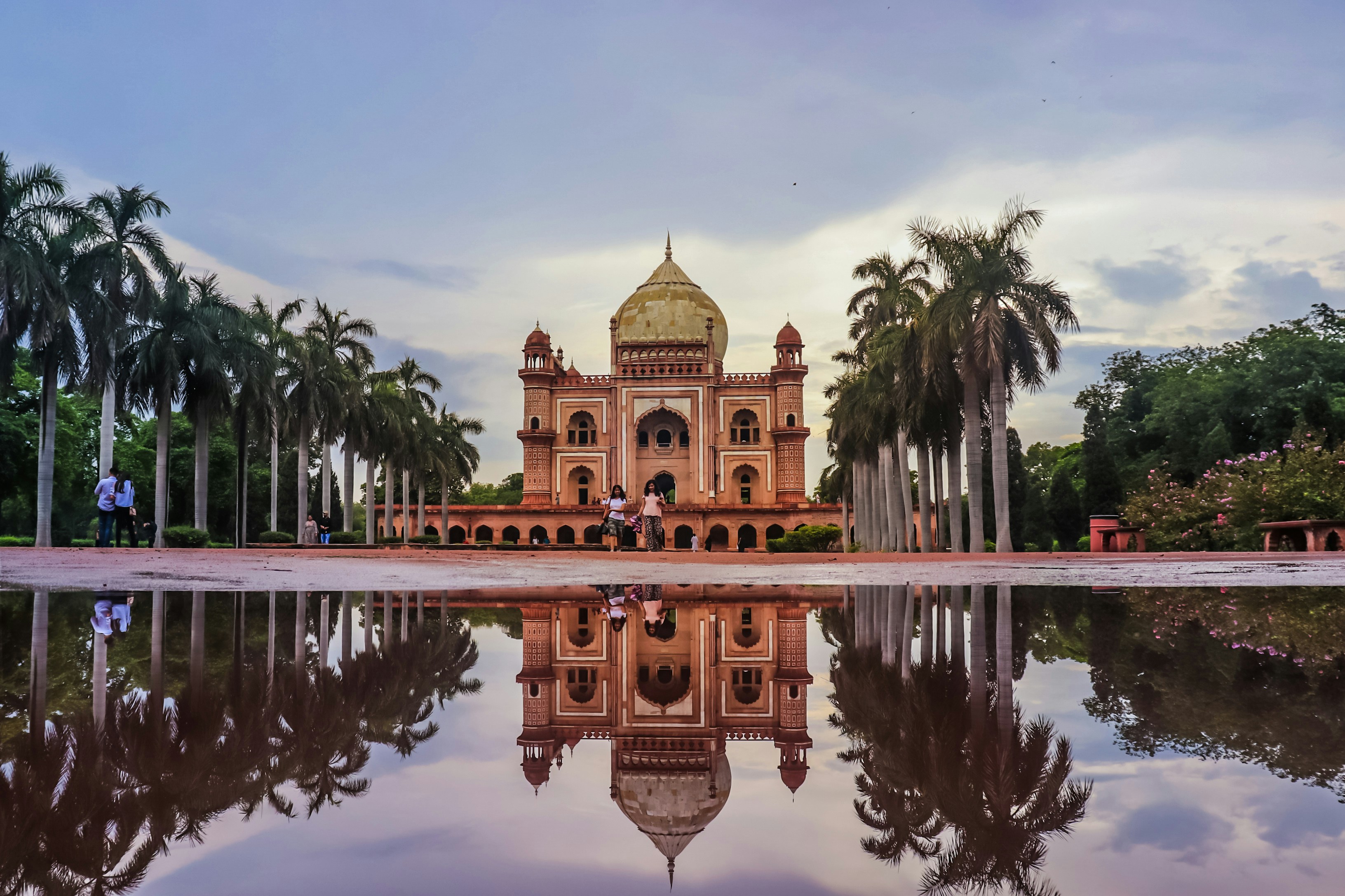 Sydney to Delhi Flights